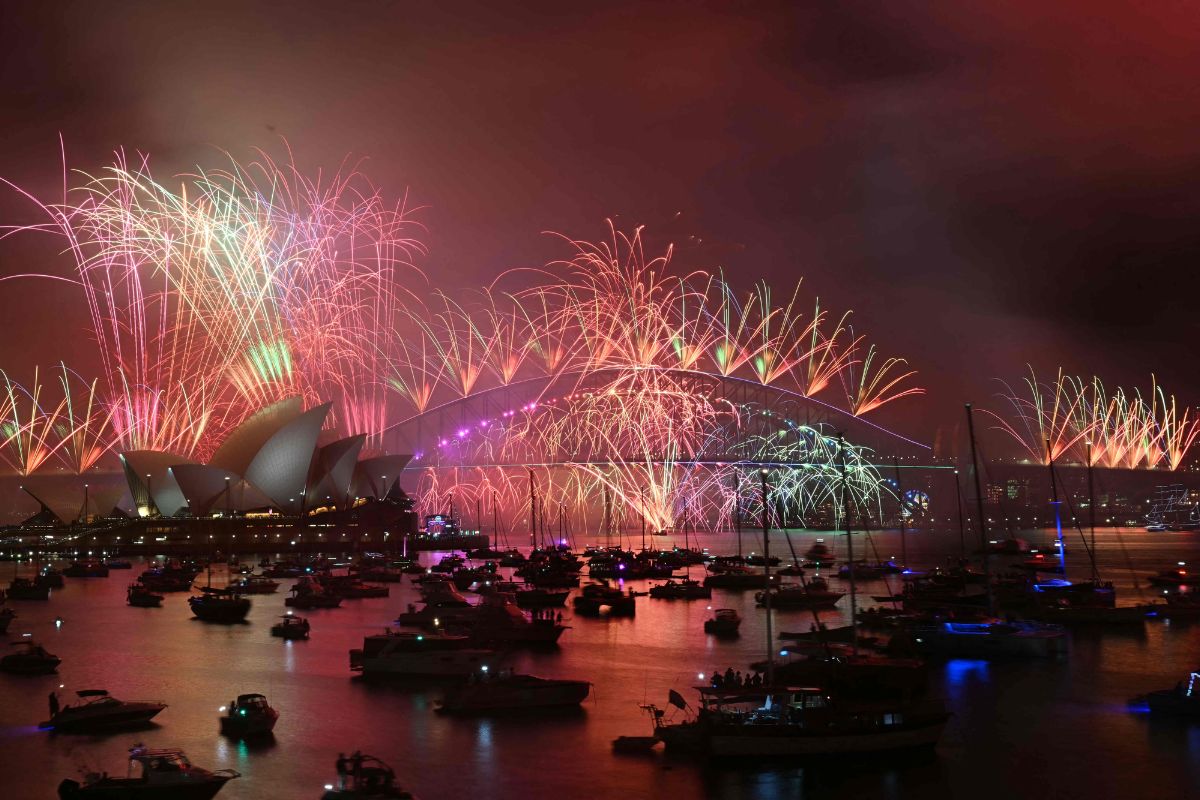 Australia: Sydney Leads the World with Stunning Fireworks image source: Ht