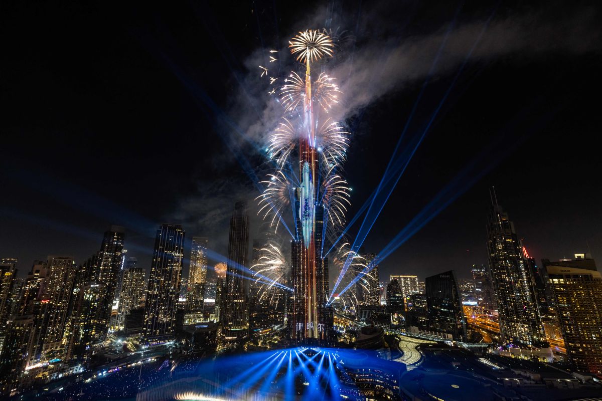 UAE: Dubai’s Spectacle at Burj Khalifa New years day Image source: Ht